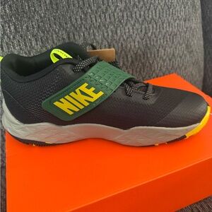 NIKE kids TEAM HUSTLE D 12 size 7Y. *NIB* Black/green/gold/grey